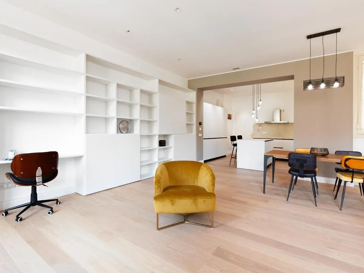 Easyhomes-Solera Milan 0*,  Italy
