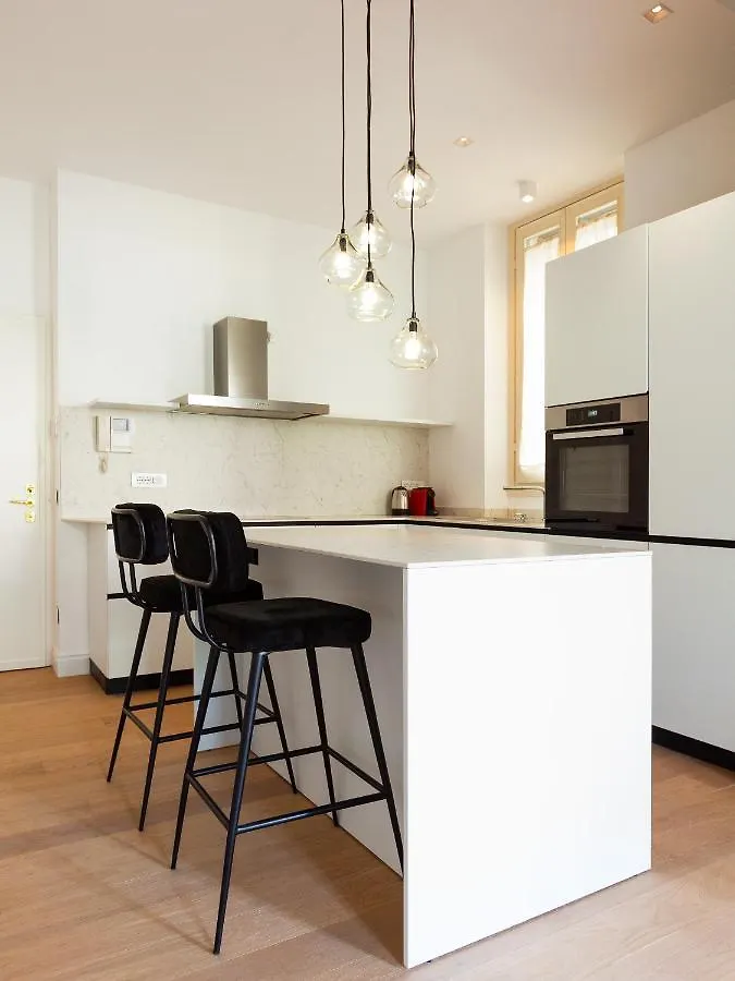 Easyhomes-Solera Milan 0*,  Italy