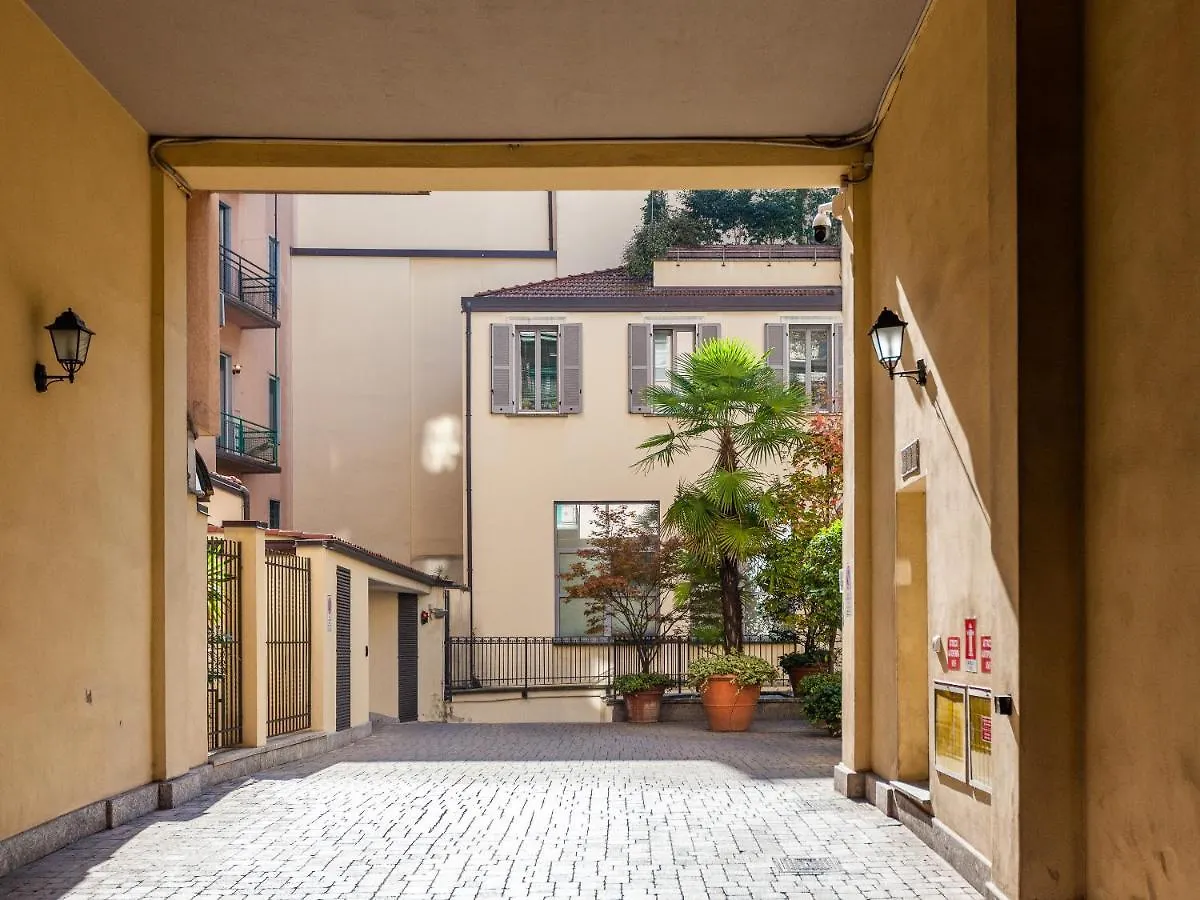 Easyhomes-Solera Milan 0*,